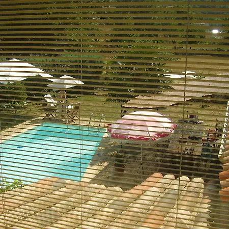 La Picholine Paons Bed & Breakfast Courry